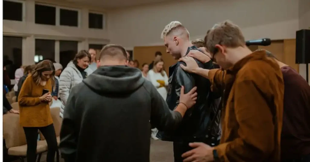 Prohíben oración por quienes luchan con su identidad sexual