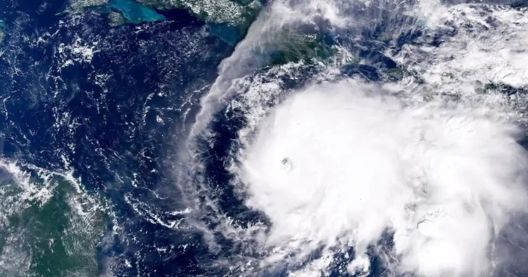 El huracán Melissa asciende a categoría 5 vista satelital amenaza Jamaica, tocara tierra el martes