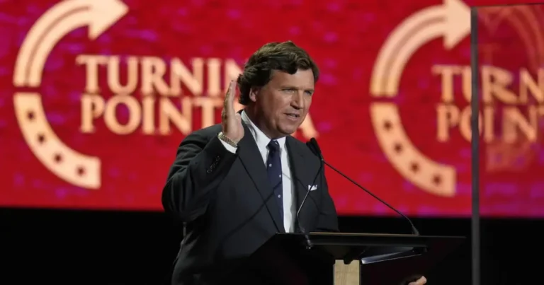 El popular presentador estadounidense Tucker Carlson volvió a generar controversia esta semana tras publicar una entrevista