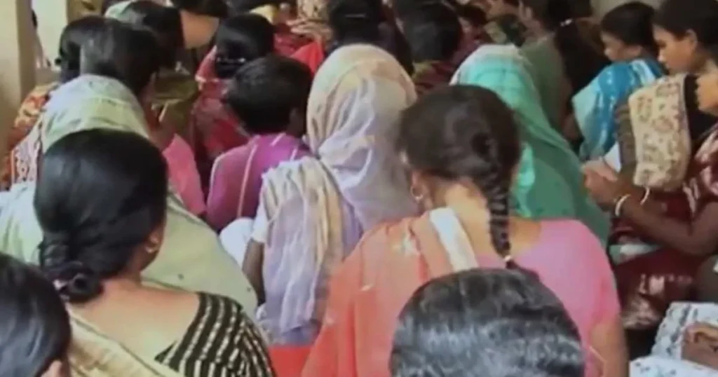 Pessoas da Índia reunidas