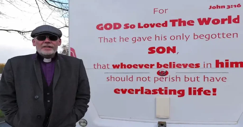 Advierten a pastor que exhibir Juan 316 podría ser discurso de odio