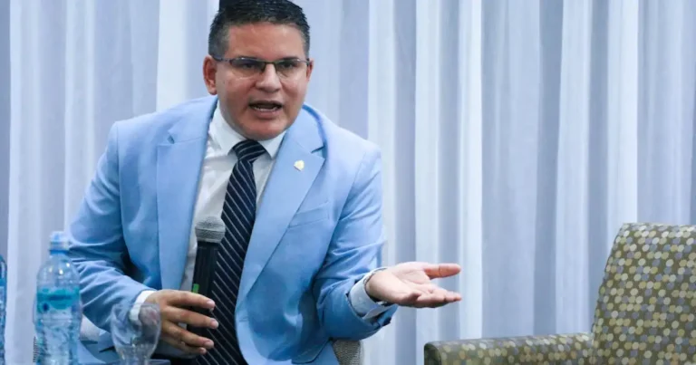 Diputado cristiano impulsa ley para proteger radios y televisoras cristianas