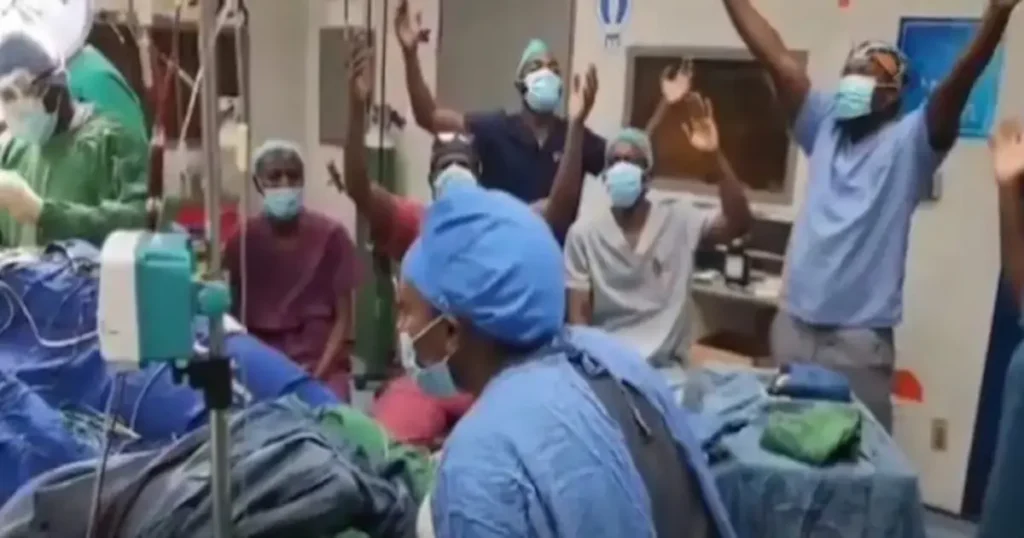 Un emotivo momento de fe y gratitud se vivió el pasado jueves (20) en un quirófano de Zambia, cuando un equipo médico alabó a Dios