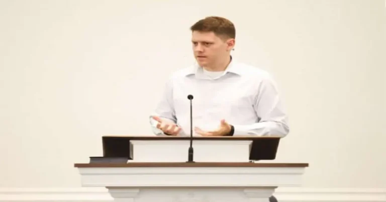 El pastor Samuel D. Renihan presentó su renuncia al liderazgo de la Iglesia Bautista Reformada Trinity, en La Mirada, California (EE. UU.), después