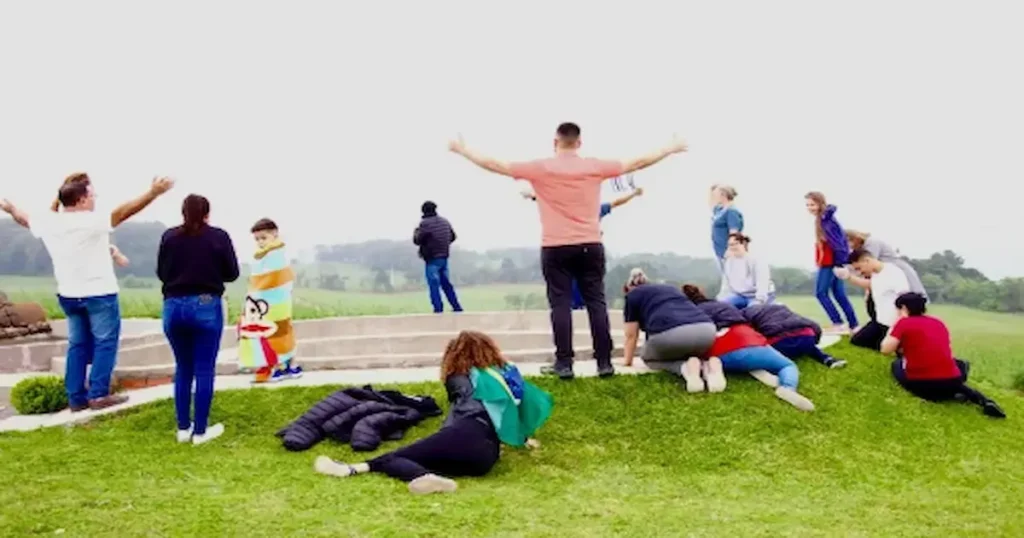 Por que devo subir ao monte para orar, se eu posso orar em casa? Com uma resposta bíblica, Joel Engel Júnior fa