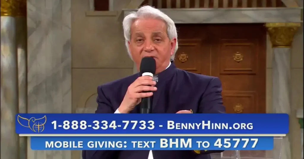 Benny Hinn se desmaya en vivo tras recibir una ofrenda de 1 millon