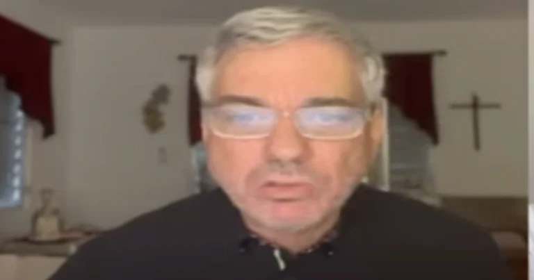 Foto del cura Fernando Casanova