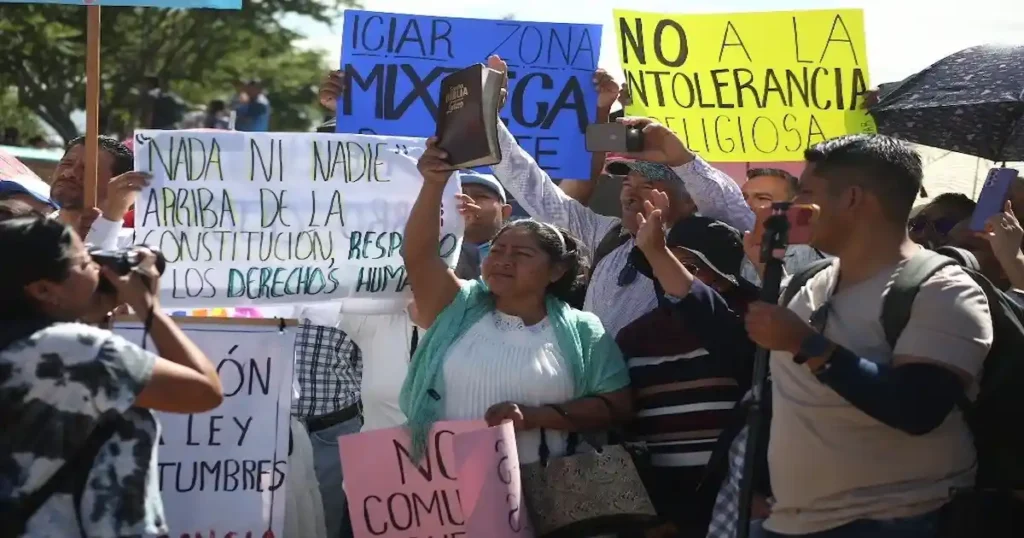 Denuncian persecución a cristianos en 417 de los 570 municipios de Oaxaca