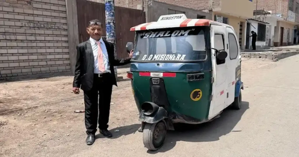 Exadicto realiza misión con mototáxi en Perú Pedí a Dios para servirle