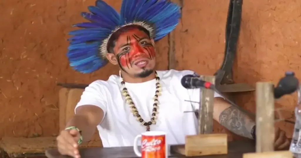 Este ser, que los misioneros identificaron como Jesús, "lavó" simbólicamente la cabeza del joven.