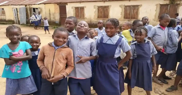 Liberan últimos 130 rehenes del secuestro de escuela cristiana en Nigeria