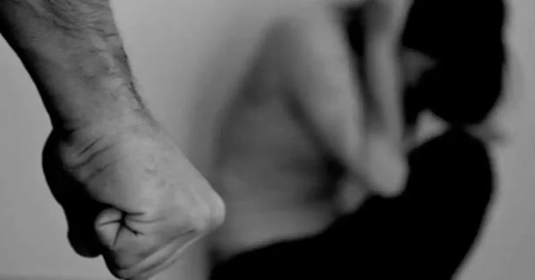 Mujer atacada por su pareja durante culto en templo evangélico