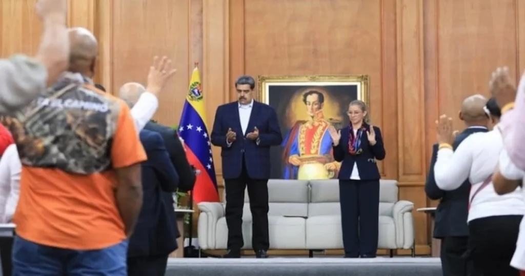Nicolas Maduro en oracion por Venezuela en eeuu