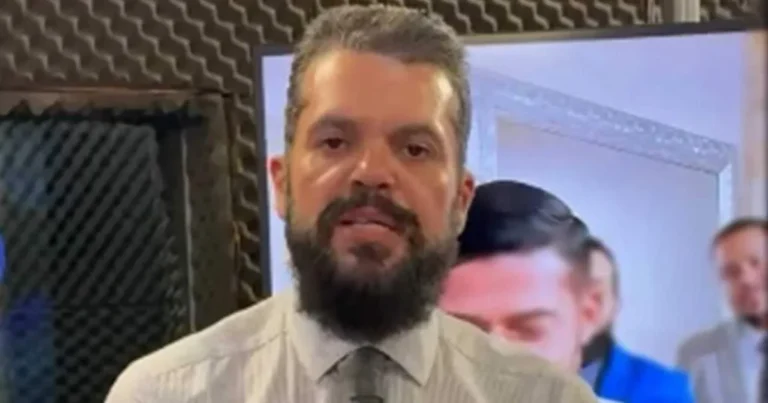 Foto del apóstol Agenor Duque, quien cuestiona la Navidad