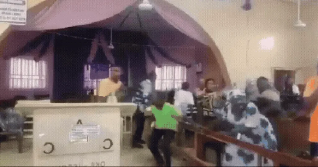 el asesinato del pastor no es un hecho aislado en la imagen una iglesia cristiana en Nigeria fue atacada