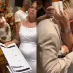 Foto de boda. Pareja abrazada sosteniendo papel con resultados médicos