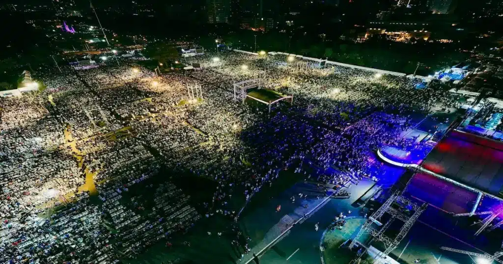 Según datos del ministerio, el primer día asistieron alrededor de 60.000 personas. De ellas, 7.050 tomaron la decisión de seguir a Jesús