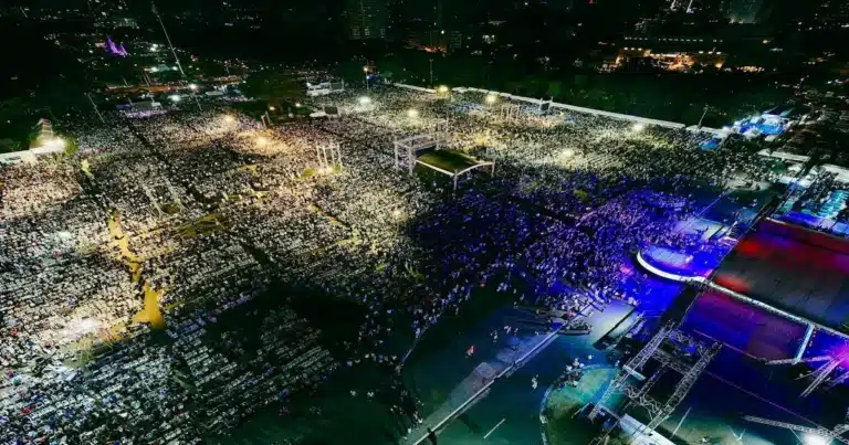 Según datos del ministerio, el primer día asistieron alrededor de 60.000 personas. De ellas, 7.050 tomaron la decisión de seguir a Jesús