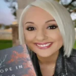 Christina Baker, reconocida estrella de TikTok en Estados Unidos con más de un millón de seguidores, se ha convertido en un testimonio vivo del poder transformador del Evangelio.