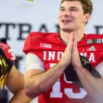 ugadores de ambos equipos se arrodillaron en silencio sobre el campo para orar y buscar a Dios. Videos difundidos en redes sociales