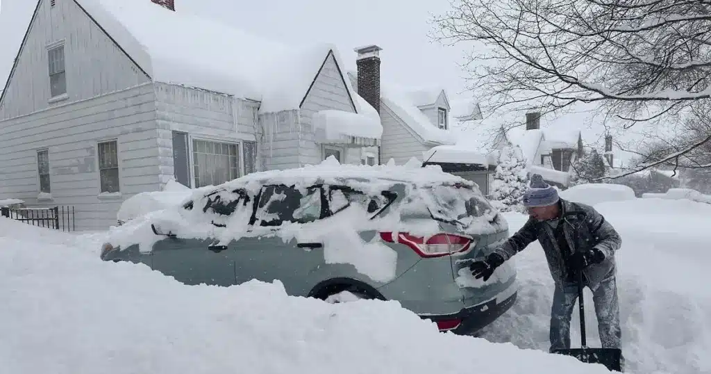 Una poderosa tormenta invernal ha dejado una estela de destrucción en amplias zonas de Estados Unidos, con severos cortes de energía, infraestructura dañada