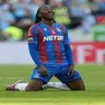 El futbolista inglés Eberechi Eze ha conmovido a seguidores del deporte tras compartir un testimonio de fe que va más allá de los logros deportivos.