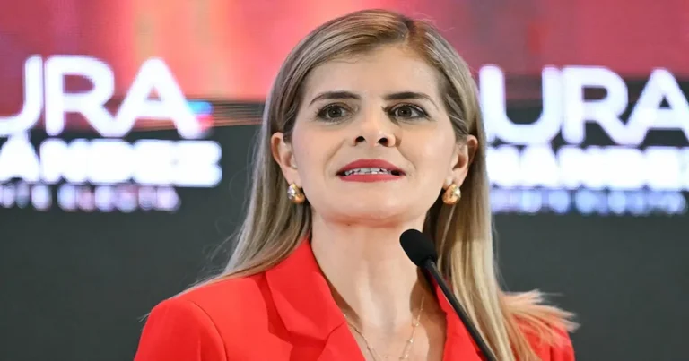 En una jornada electoral que redefine el tablero político de Costa Rica, Laura Fernández Delgado, candidata del Partido Pueblo Soberano