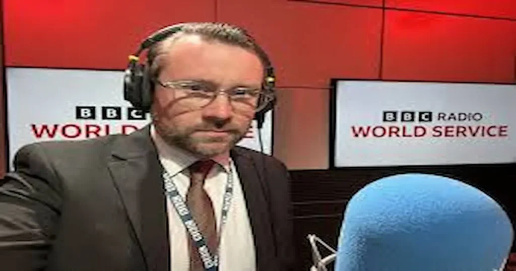 El reconocido presentador británico David Harper, famoso por su participación en programas de antigüedades de la BBC, sorprendió