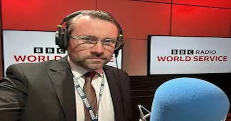 El reconocido presentador británico David Harper, famoso por su participación en programas de antigüedades de la BBC, sorprendió