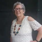 Trinita nació en un barrio humilde de Málaga, como la menor de cuatro hermanos. Su llegada no fue esperada, y siempre