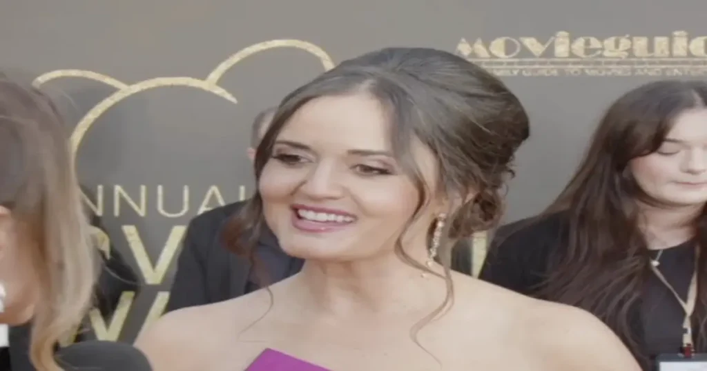 La actriz y autora Danica McKellar aseguró que su vida ha experimentado una profunda transformación desde que abrazó la fe cristiana hace tres años