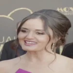 La actriz y autora Danica McKellar aseguró que su vida ha experimentado una profunda transformación desde que abrazó la fe cristiana hace tres años