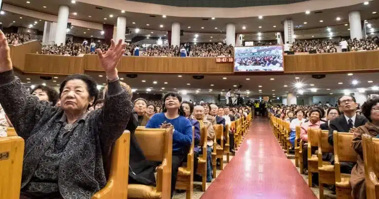 La composición religiosa de Corea del Sur continúa mostrando cambios significativos, según revela la más reciente investigación de Korea Research.