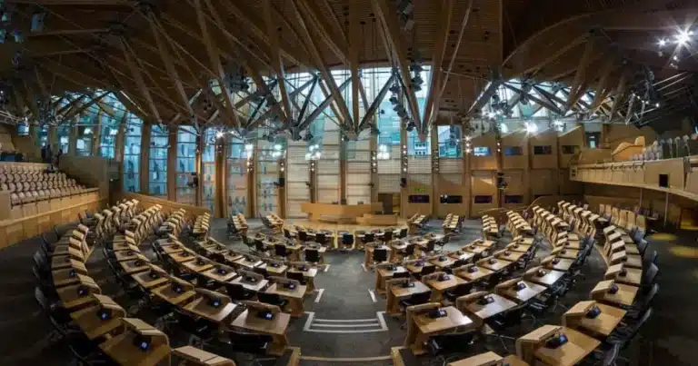 La propuesta contemplaba que personas mayores de edad, residentes en Escocia por al menos un año, con diagnóstico terminal y en pleno uso