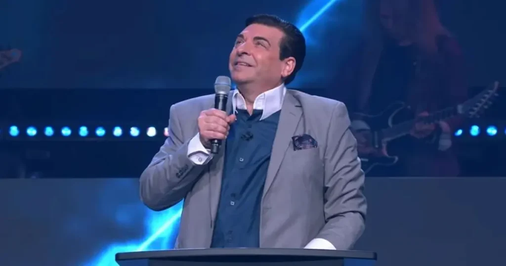 El pastor Hank Kunneman, líder de la Iglesia Señor de los Ejércitos en Omaha, anunció la creación de un fondo especial para financiar
