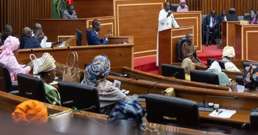 El Parlamento de Senegal volvió a colocar al país en el centro del debate internacional tras aprobar una reforma legal que endurece las sanciones
