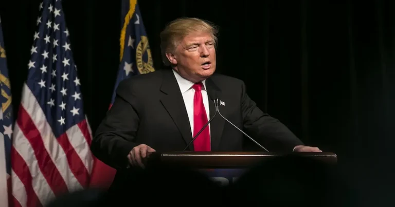 El presidente de Estados Unidos, Donald Trump, volvió a generar debate en redes sociales tras compartir un video que muestra una supuesta