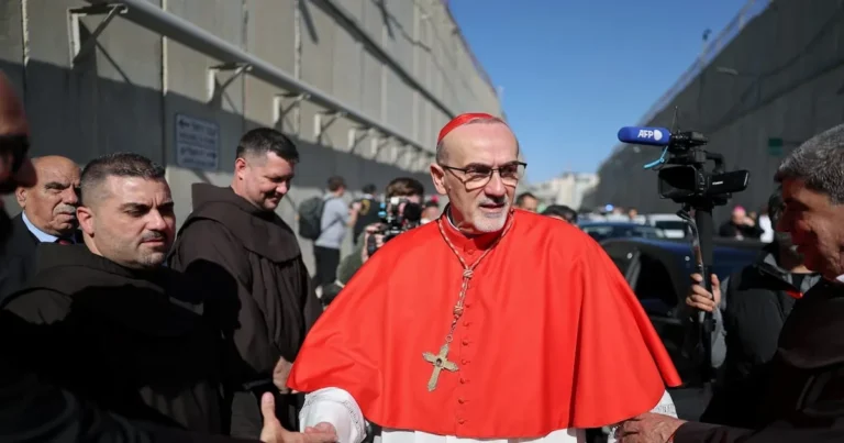 El Pierbattista Pizzaballa, Patriarca Latino de Jerusalén, fue impedido de ingresar a la Iglesia del Santo Sepulcro este domingo por la policía israelí.