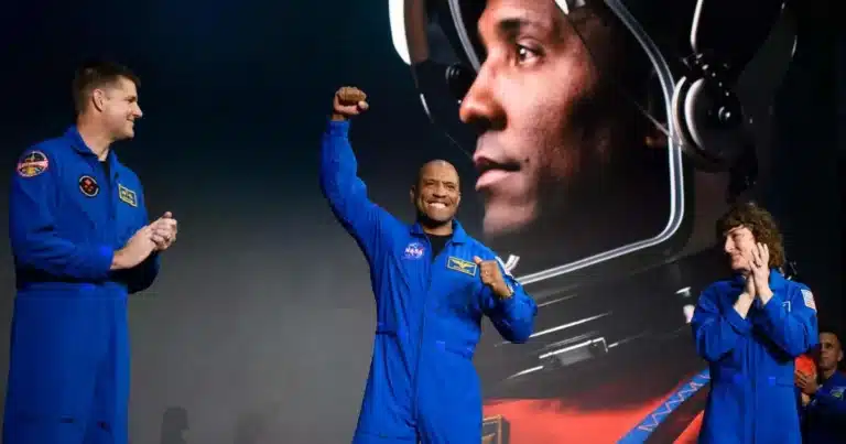 El astronauta Victor Glover, capitán cristiano de la Marina de los Estados Unidos, ha sido ampliamente elogiado por su testimonio de fe mientras