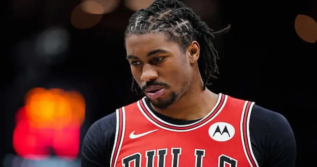 Los Chicago Bulls anunciaron el 30 de marzo de 2026 la salida del base Jaden Ivey, alegando “conducta perjudicial para el equipo”, en una decisión