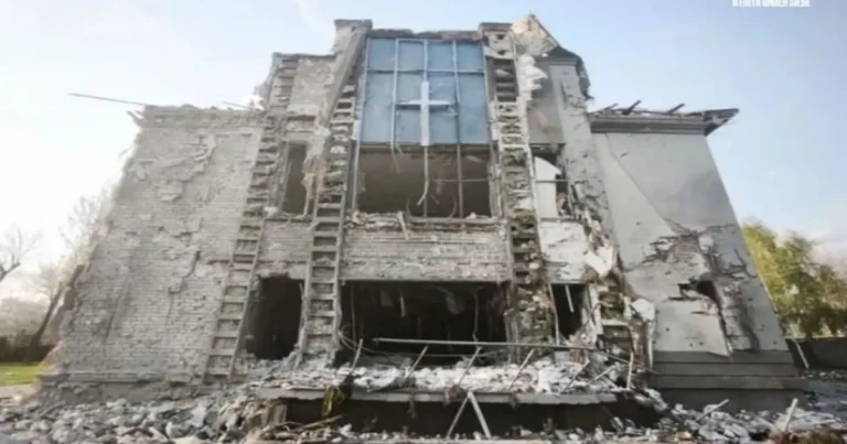 Un ataque ruso sacudió esta semana a la comunidad cristiana de Zaporiyia, en el sureste de Ucrania, al impactar un edificio donde se realizaba una reunión de oración en una iglesia bautista.