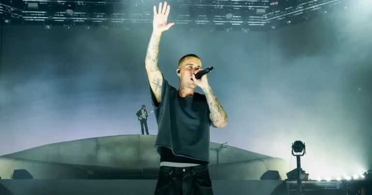 El cantante canadiense Justin Bieber volvió a captar la atención mundial, esta vez durante su participación en el Coachella 2026, no solo por su música