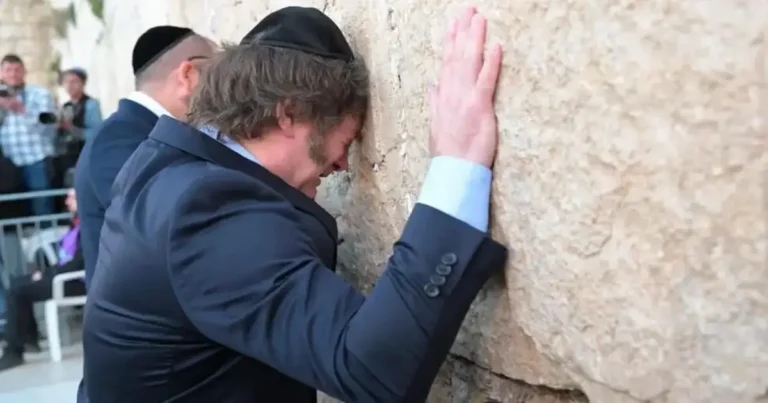 El presidente de Javier Milei arribó a Israel el domingo 19 de abril para una visita oficial centrada en profundizar las relaciones bilaterales y confirmar