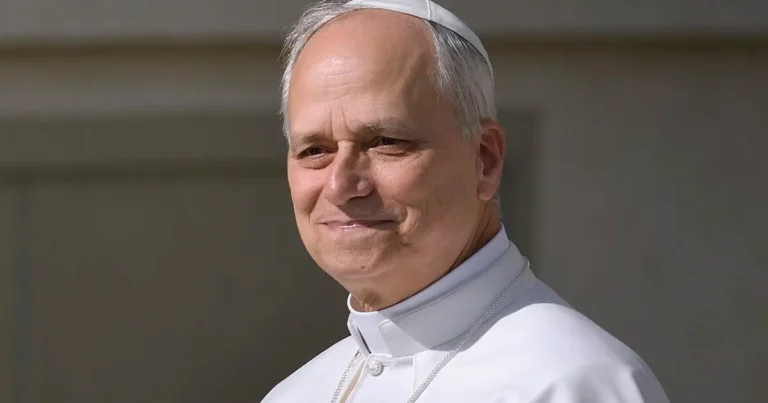 El papa León XIV sorprendió este domingo con un mensaje contundente sobre la violencia y la fe, al afirmar que “Jesús no escucha las oraciones