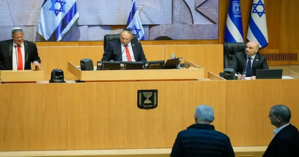 El Parlamento de Israel, la Knesset, aprobó en votación final una controvertida ley que establece la pena de muerte para personas condenadas por terrorismo,