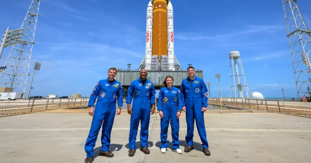 El astronauta Victor Glover, reconocido por su fe cristiana y su trayectoria como capitán de la Marina de los Estados Unidos, se prepara para hacer historia