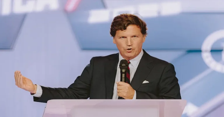 El comentarista político Tucker Carlson aseguró durante una reciente entrevista con Piers Morgan que el evangelista Franklin Graham lo señaló