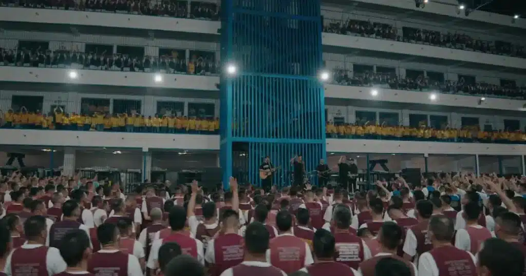 La banda guatemalteca de música cristiana Miel San Marcos compartió imágenes del concierto que ofreció el pasado 22 de abril en el Centro Penal La Esperanza,