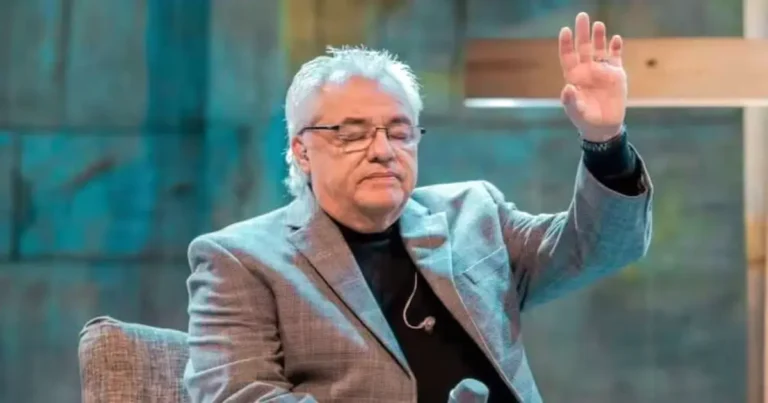 El reconocido cantante cristiano Danny Berrios permanece hospitalizado desde el pasado 30 de abril debido a una infección que ha afectado su estado de salud,