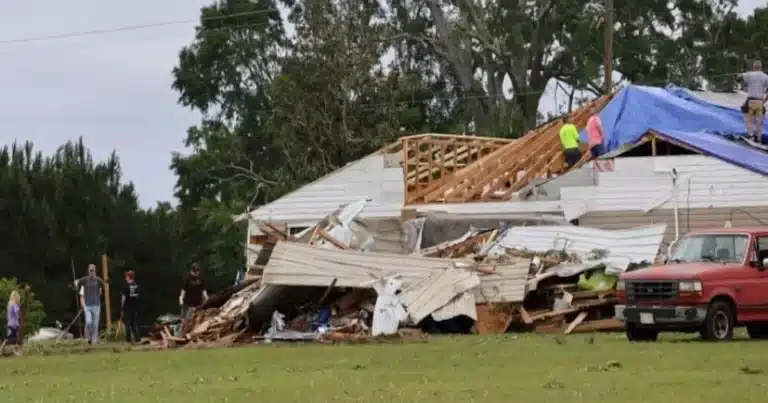Una poderosa serie de tormentas azotó el estado de Mississippi, dejando a su paso al menos 14 tornados, 17 personas heridas y graves daños en distintas comunidades.